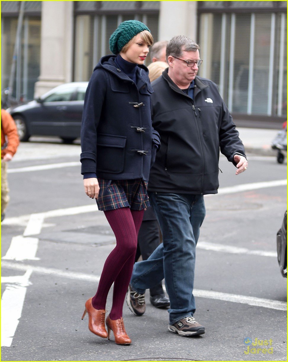 taylor swift hangs with family in new york city 06
