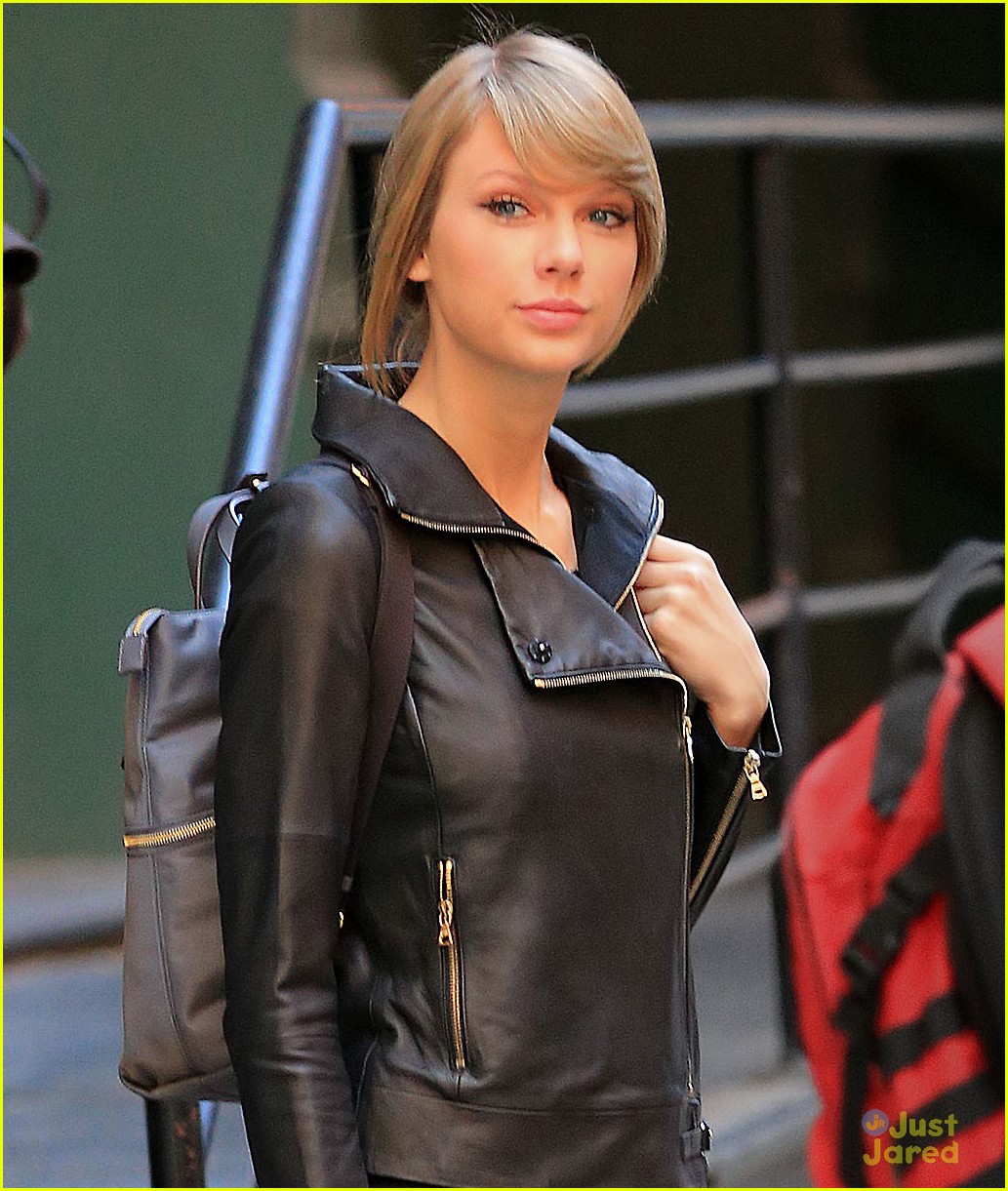 taylor swift has the best cat carrier for olivia benson 06