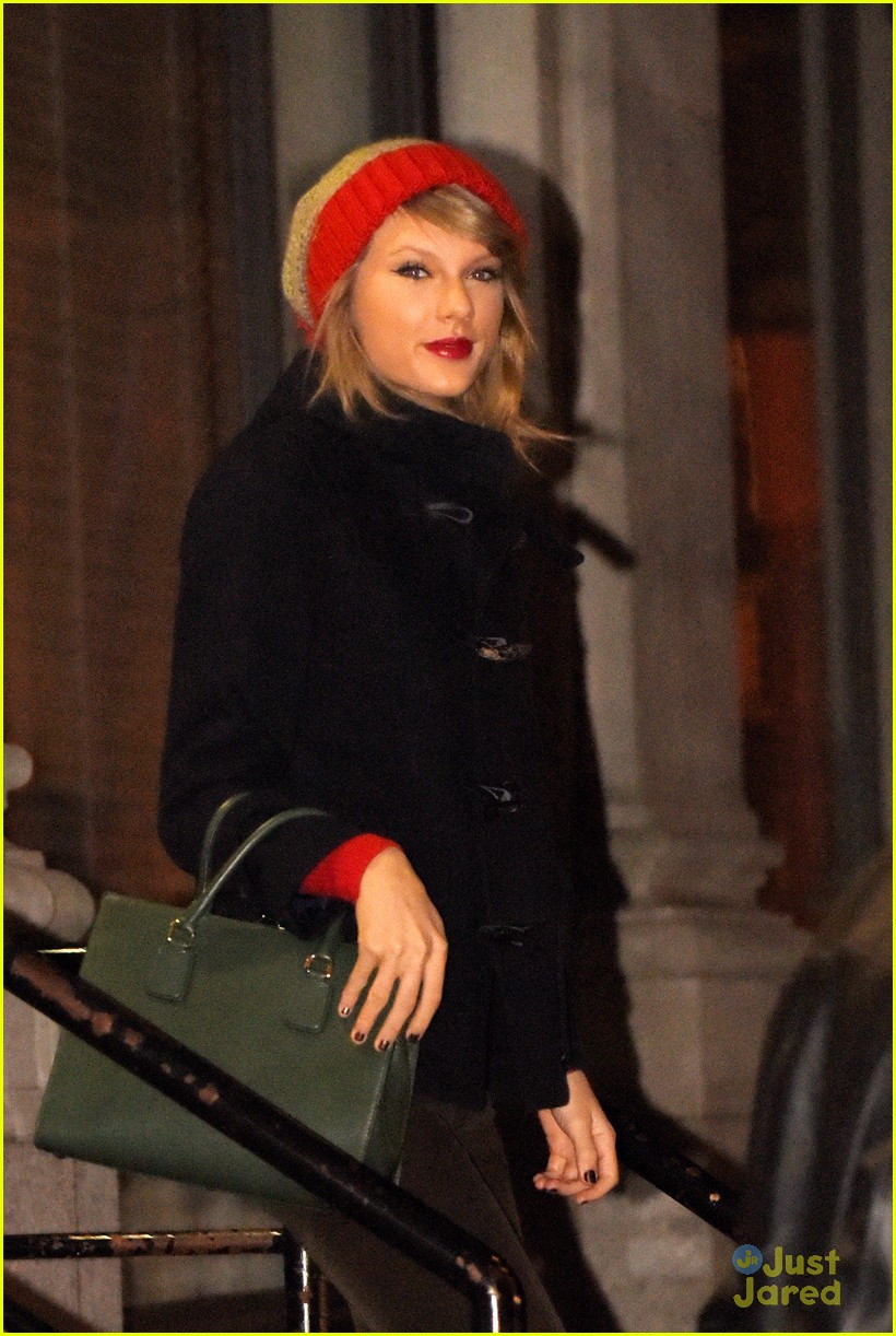 taylor swift heads to times square on new years eve 02
