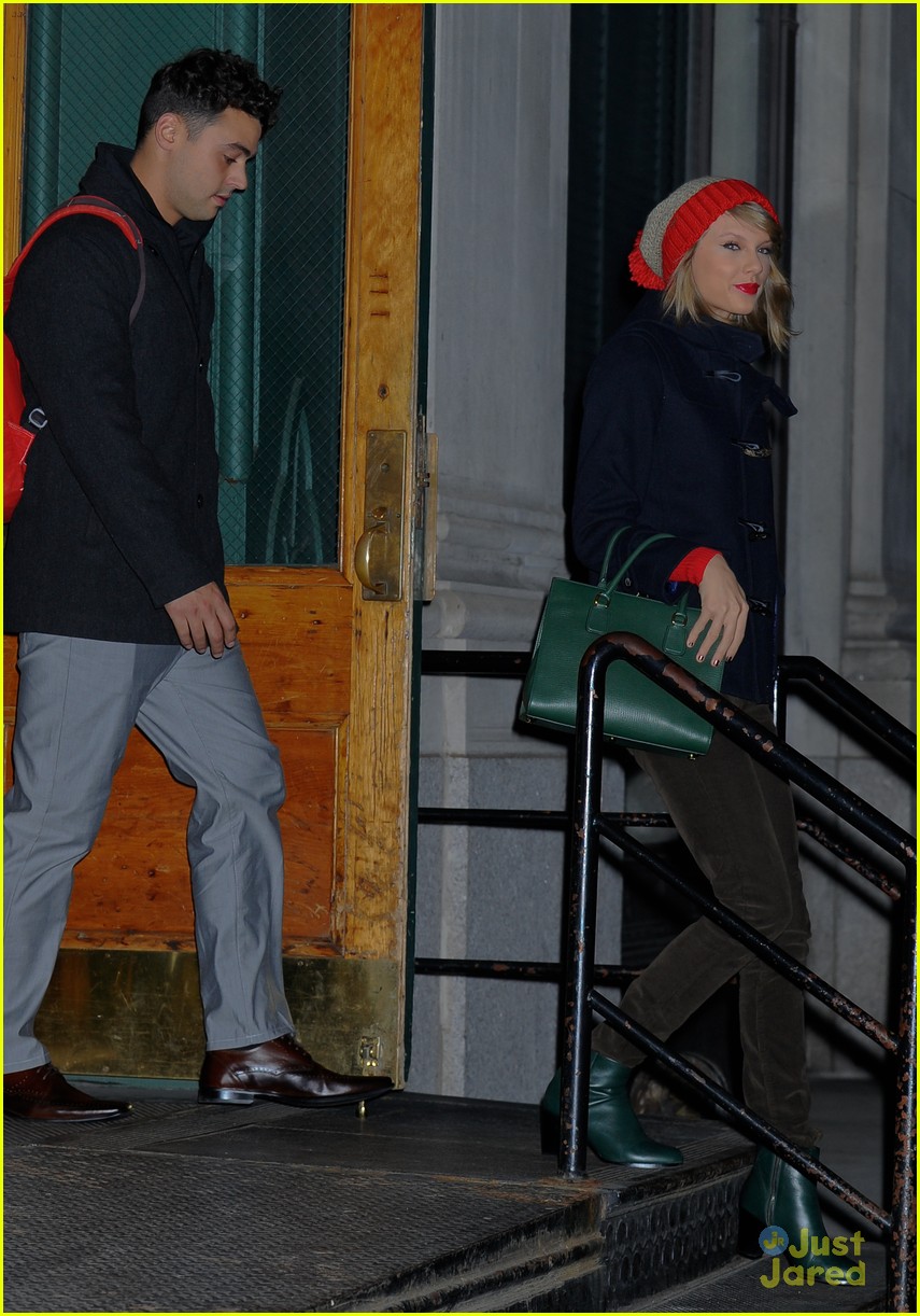 taylor swift heads to times square on new years eve 05