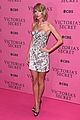 taylor swift victoria secret fashion show pink carpet 05