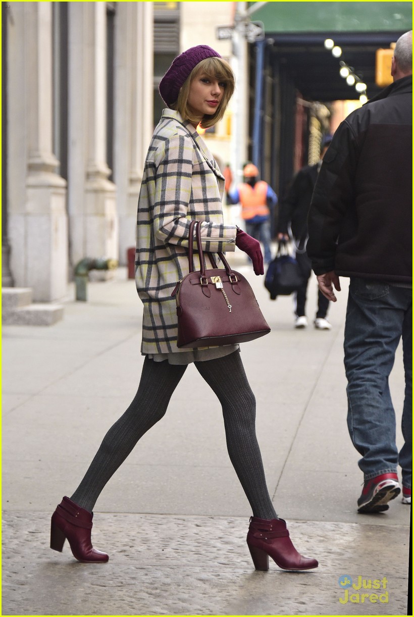 taylor swift grabs lunch with gal pal tavi gevinson 01