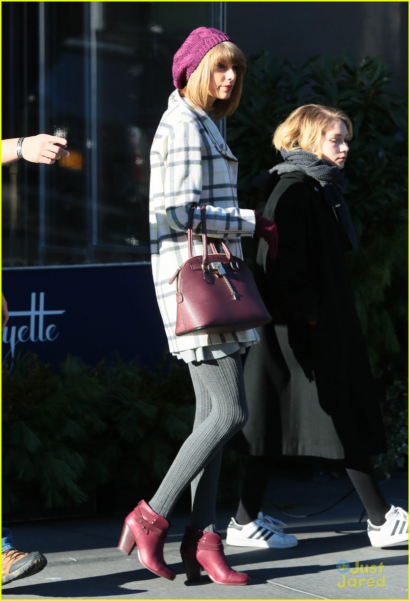 taylor swift grabs lunch with gal pal tavi gevinson 07