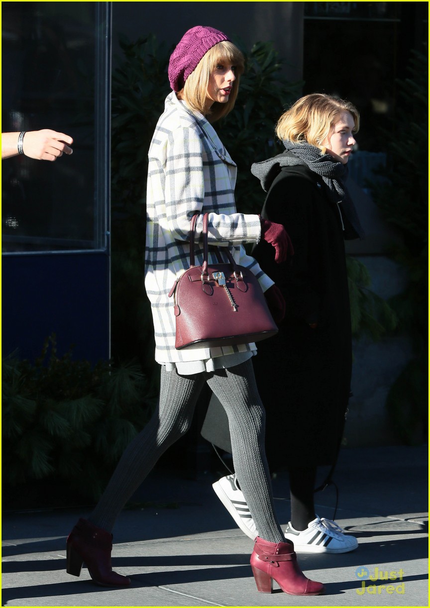 taylor swift grabs lunch with gal pal tavi gevinson 09