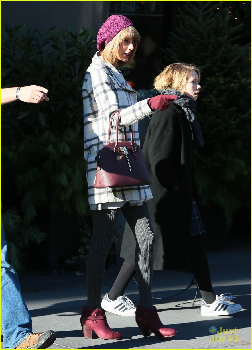 taylor swift grabs lunch with gal pal tavi gevinson 11