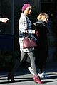 taylor swift grabs lunch with gal pal tavi gevinson 09