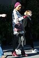 taylor swift grabs lunch with gal pal tavi gevinson 11