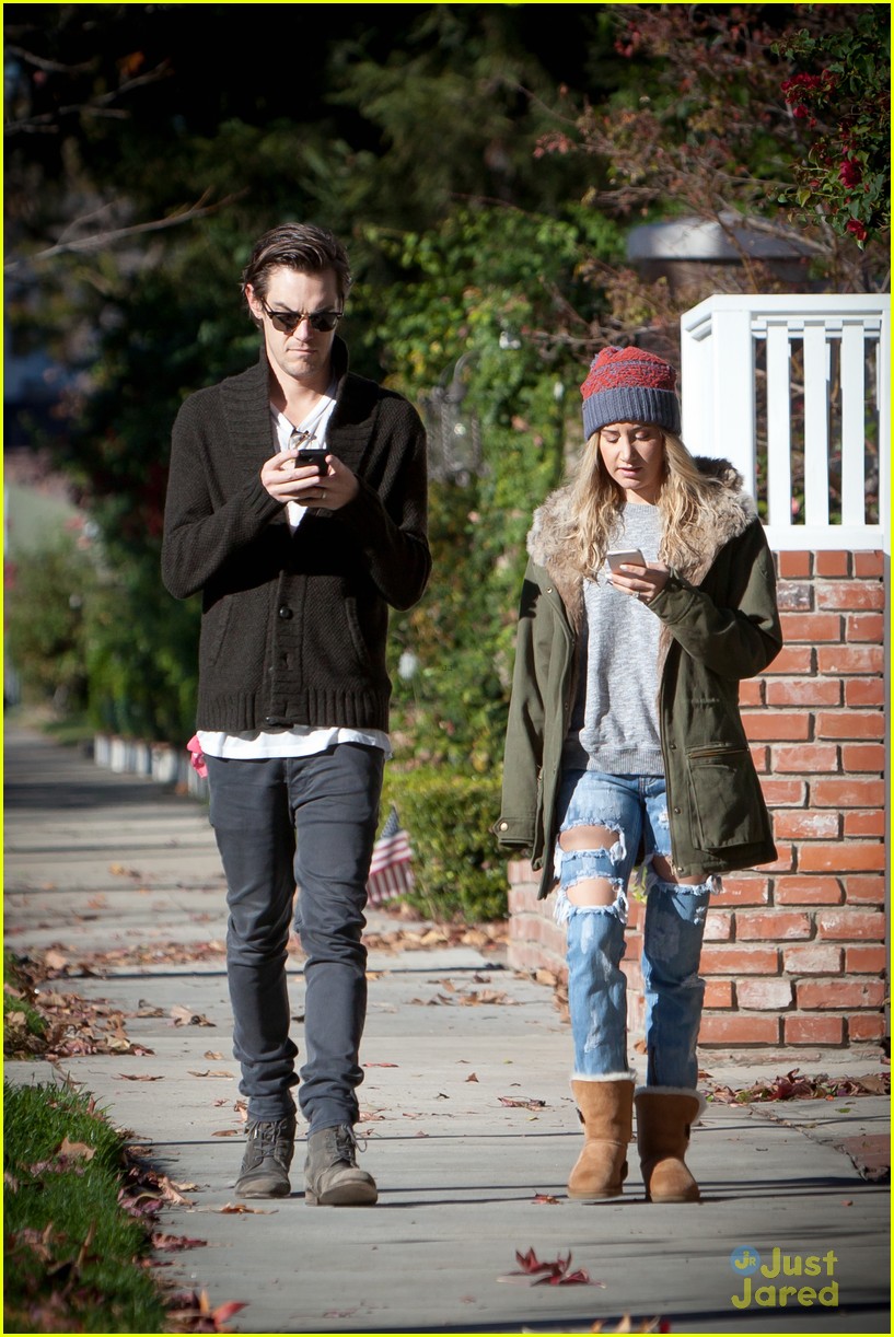ashley tisdale christopher french after xmas walk 01