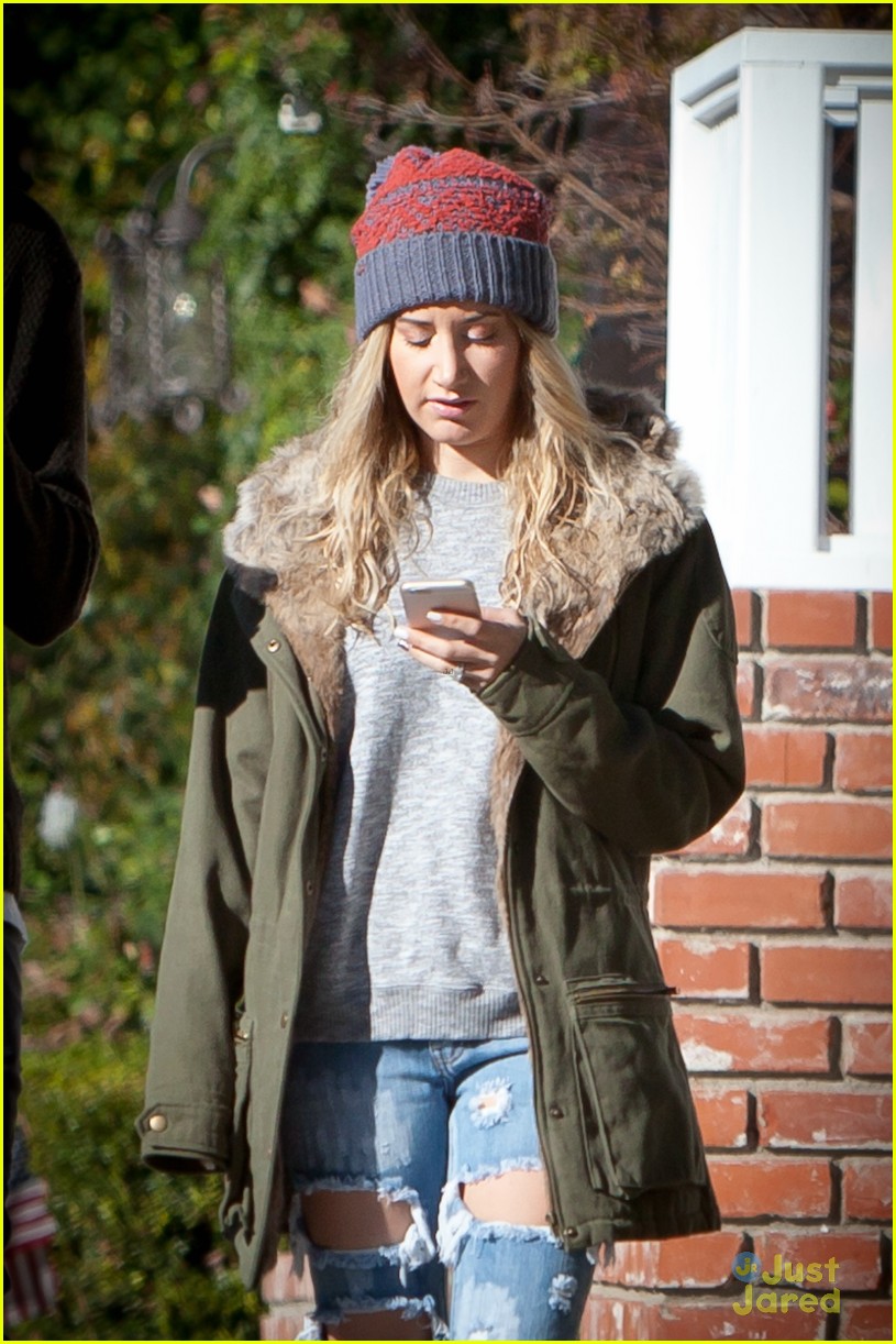 ashley tisdale christopher french after xmas walk 03