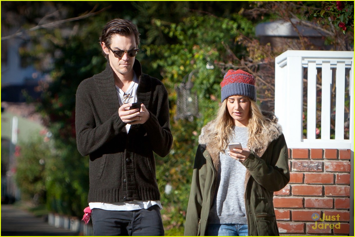 ashley tisdale christopher french after xmas walk 04