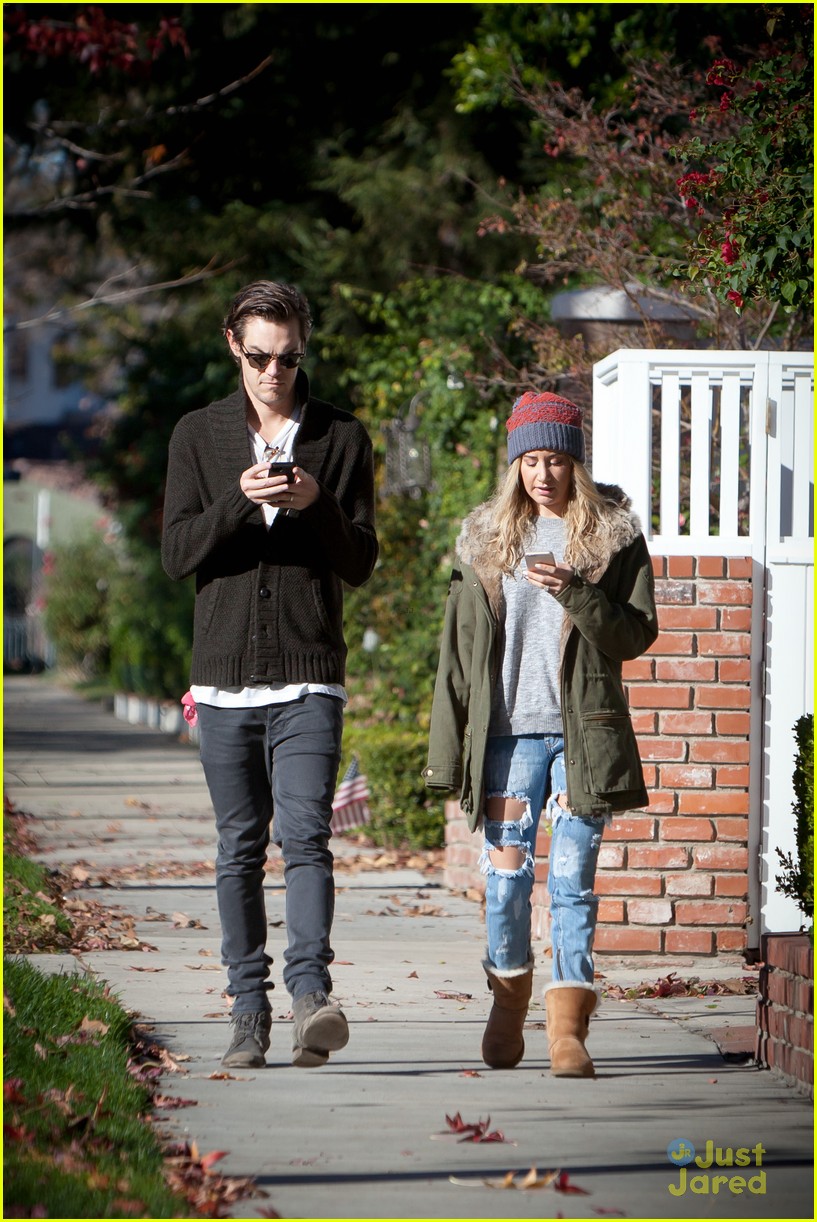 ashley tisdale christopher french after xmas walk 05