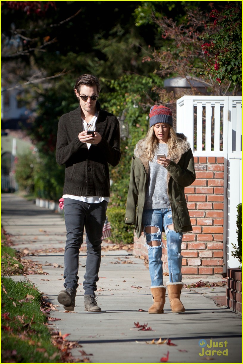 ashley tisdale christopher french after xmas walk 06