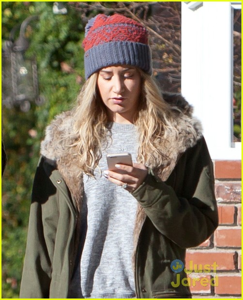ashley tisdale christopher french after xmas walk 09