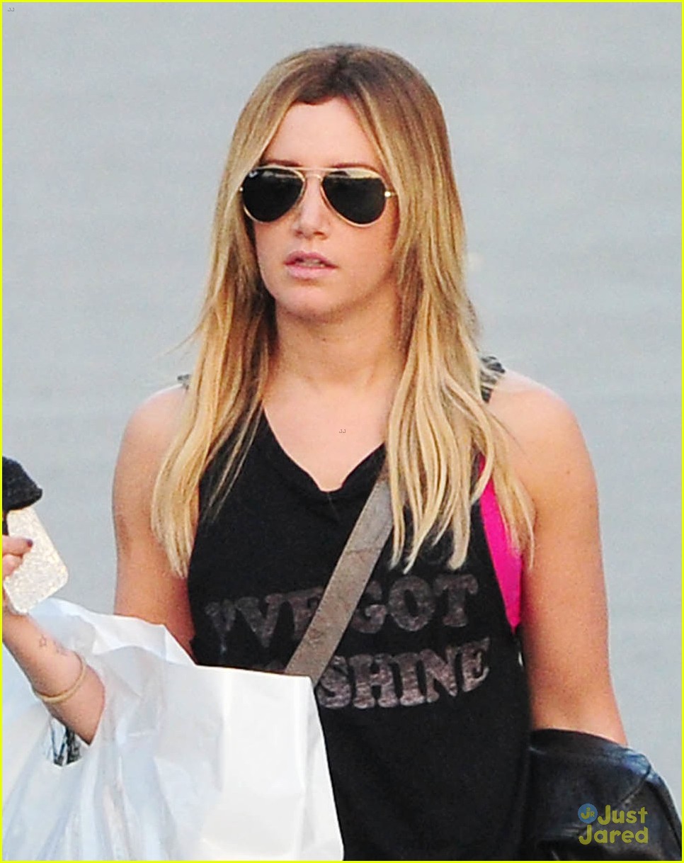 ashley tisdale christopher french christmas shopping 04