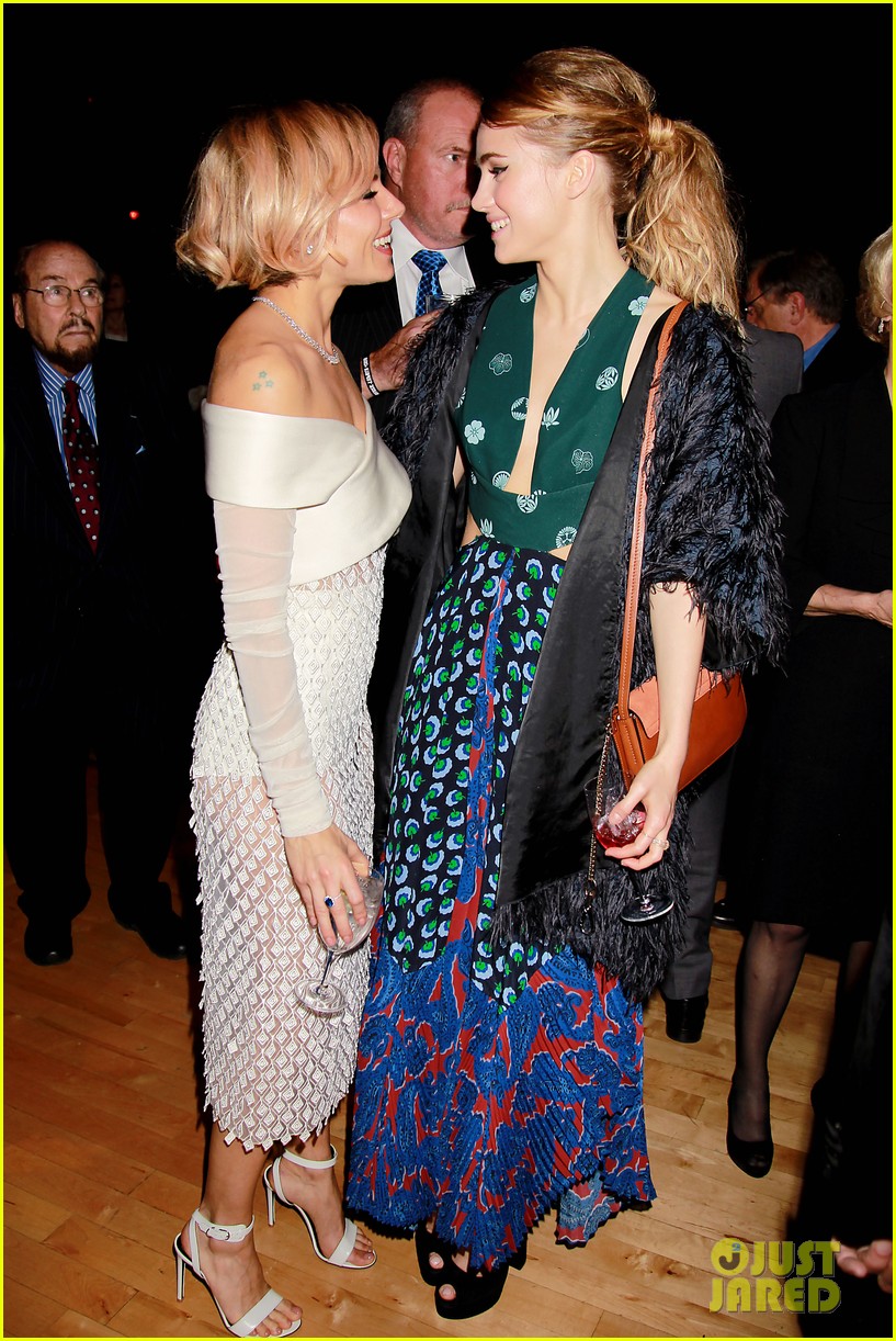 suki waterhouse meets up with sienna miller at american sniper ny premiere 02