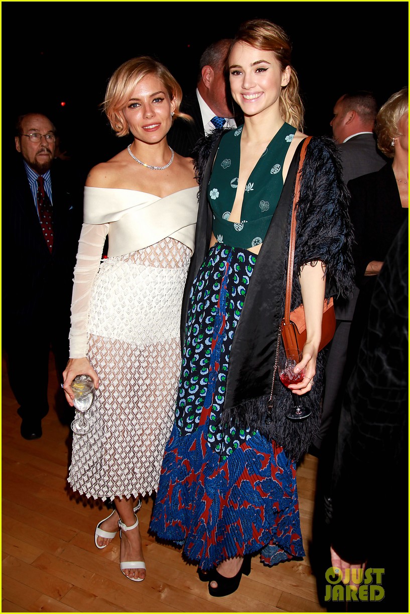suki waterhouse meets up with sienna miller at american sniper ny premiere 15