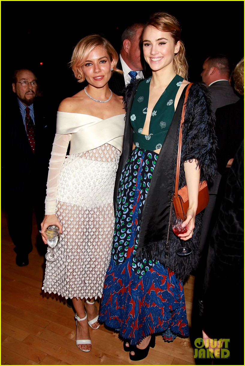 suki waterhouse meets up with sienna miller at american sniper ny premiere 16