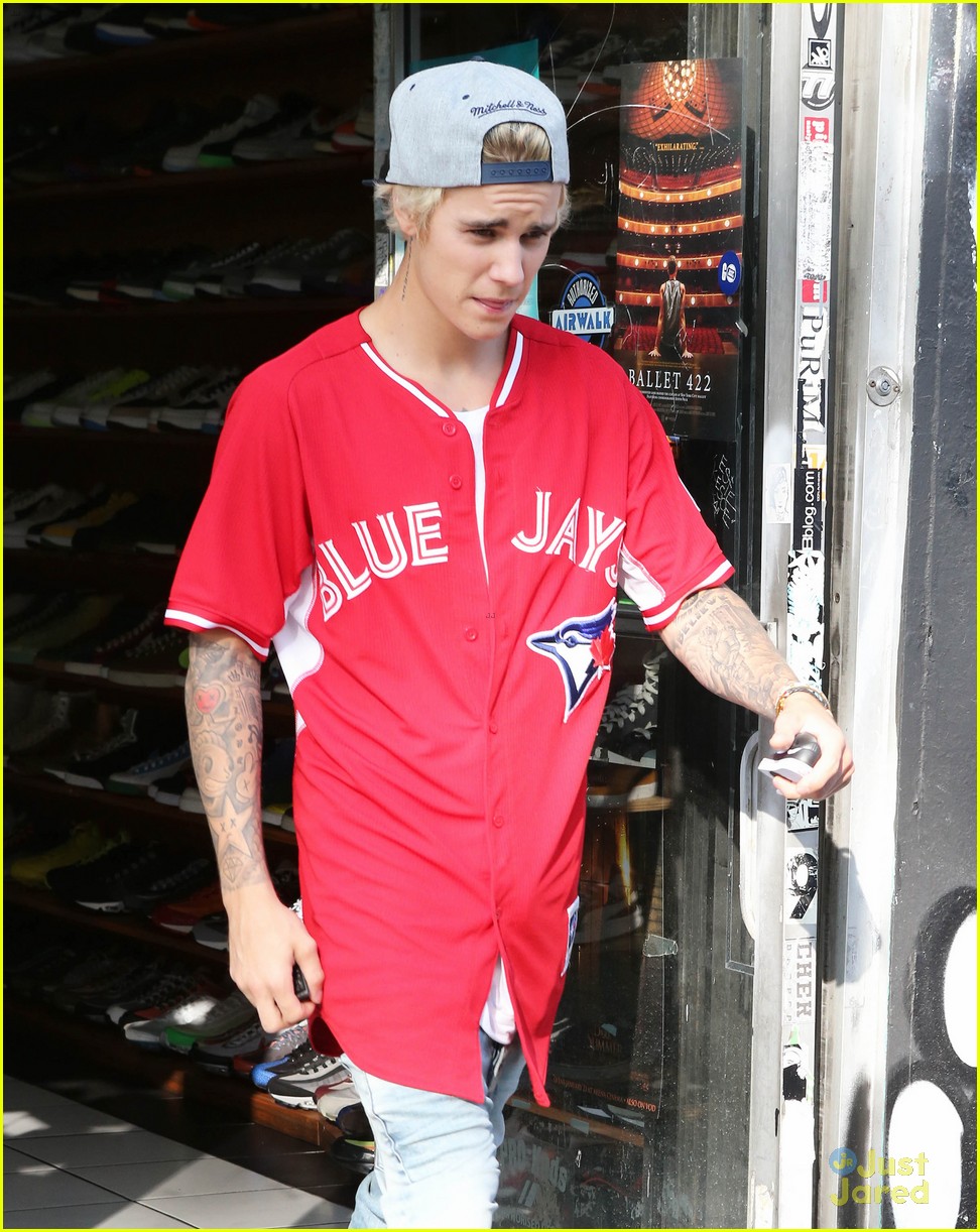 justin bieber hailey baldwin grab lunch for second straight day 02