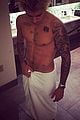 justin bieber shirtless selfie to mock photoshop controversy 01
