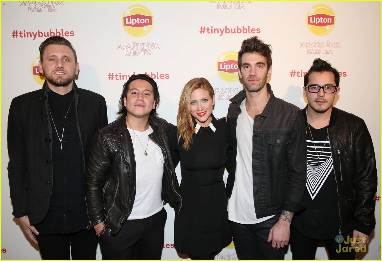 brittany snow jumps into the sundance scene with lipton 03