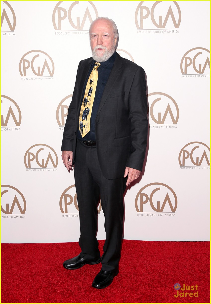 walking dead cast honors their producer at pga awards 2015 18