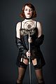 emma stone extends cabaret run for two extra weeks 01