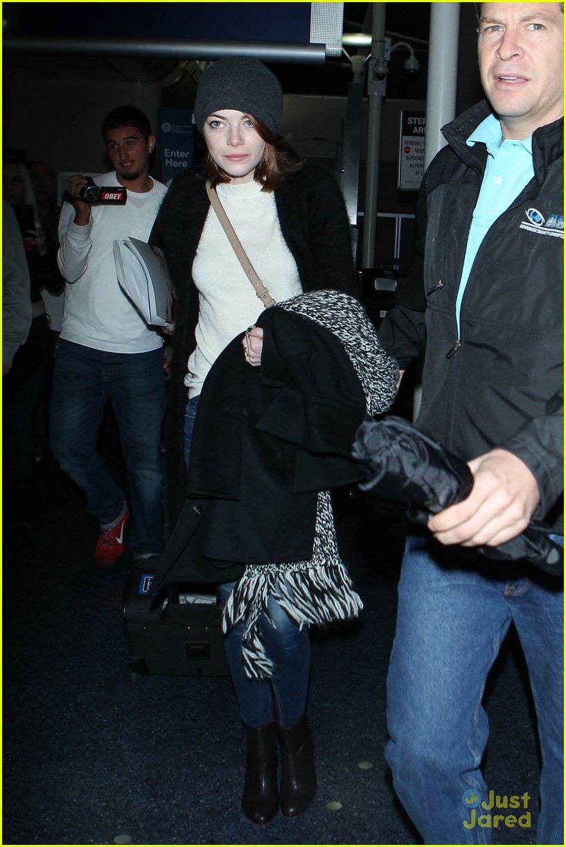 emma stone lands in los angeles before 2015 golden globes 01