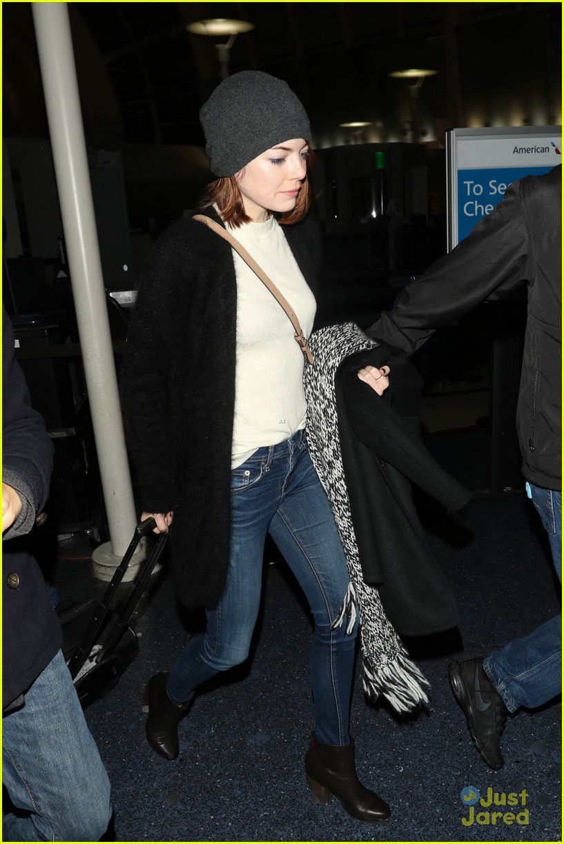 emma stone lands in los angeles before 2015 golden globes 03