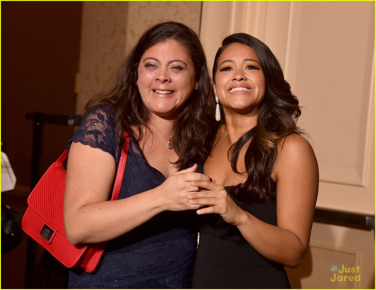 gina rodriguez continues to inspire with golden globes 2015 press room 01
