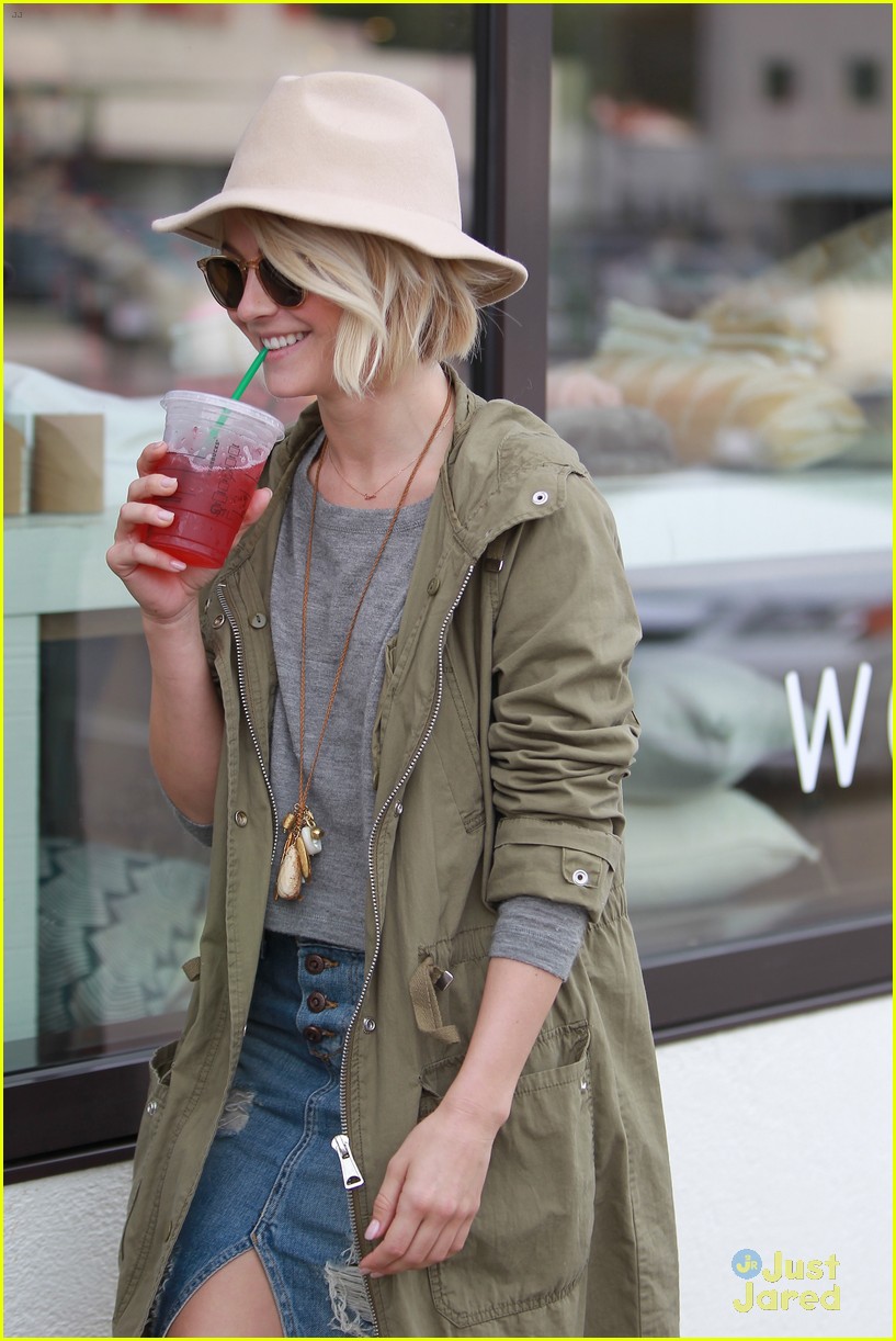 julianne hough sends out good vibes 08