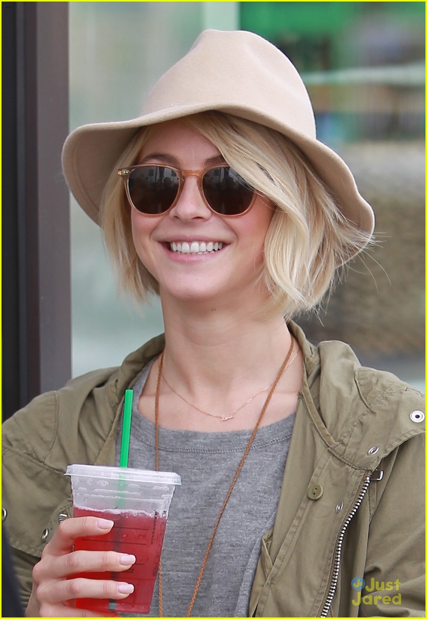 julianne hough sends out good vibes 09