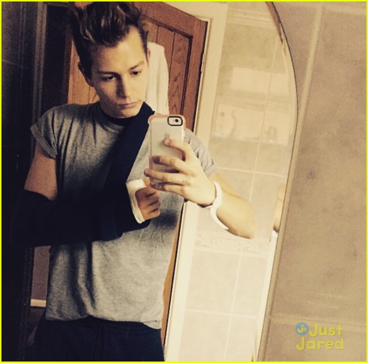 The Vamps' James McVey Had Wrist Surgery!: Photo 759806 | James McVey, The  Vamps Pictures | Just Jared Jr.
