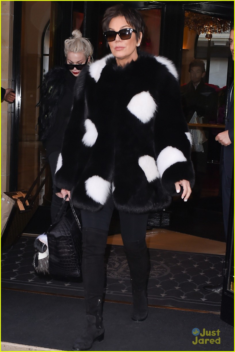 kendall jenner mom kris jet out of paris 09
