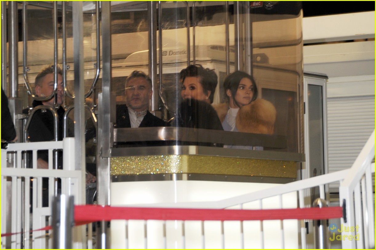 kendall jenner ferris wheel france new campaign 02