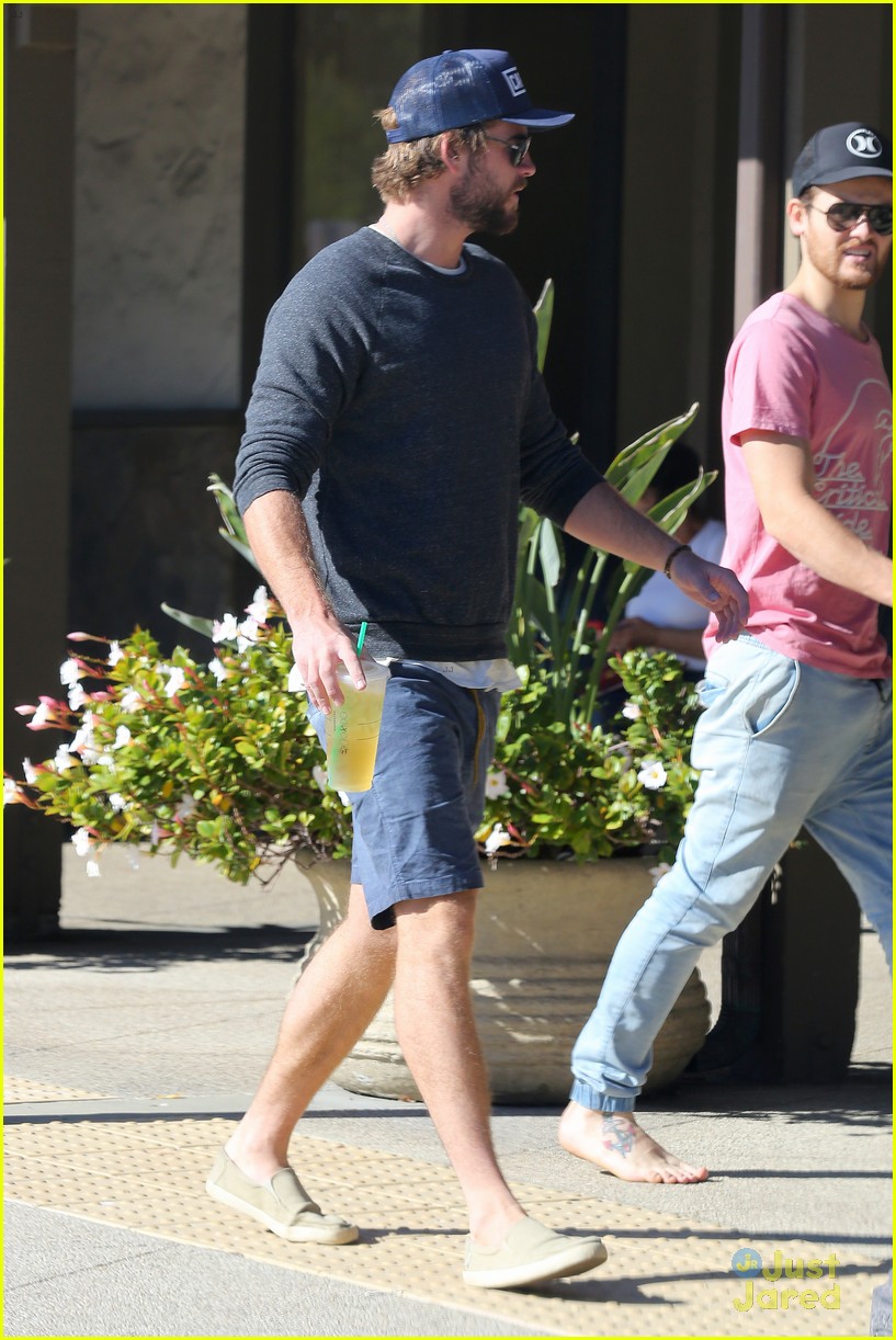 liam hemsworth back in states wrapping dressmaker 07