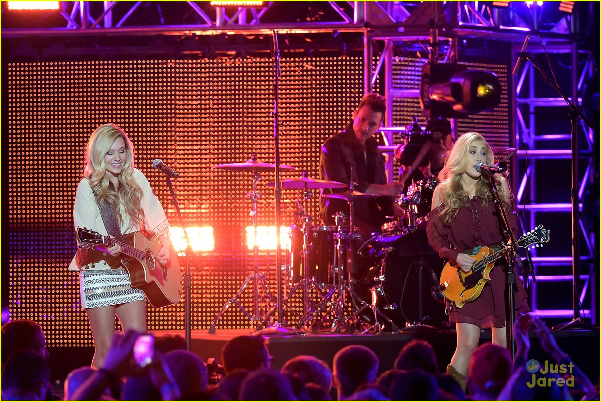 maddie tae cmt live party pics 01