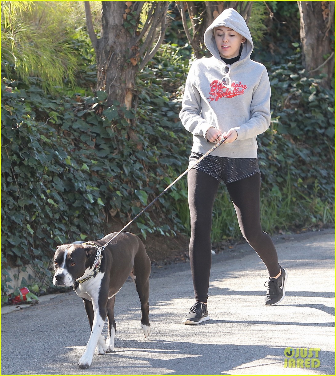 miley cyrus starts her day off with fairy tales 02