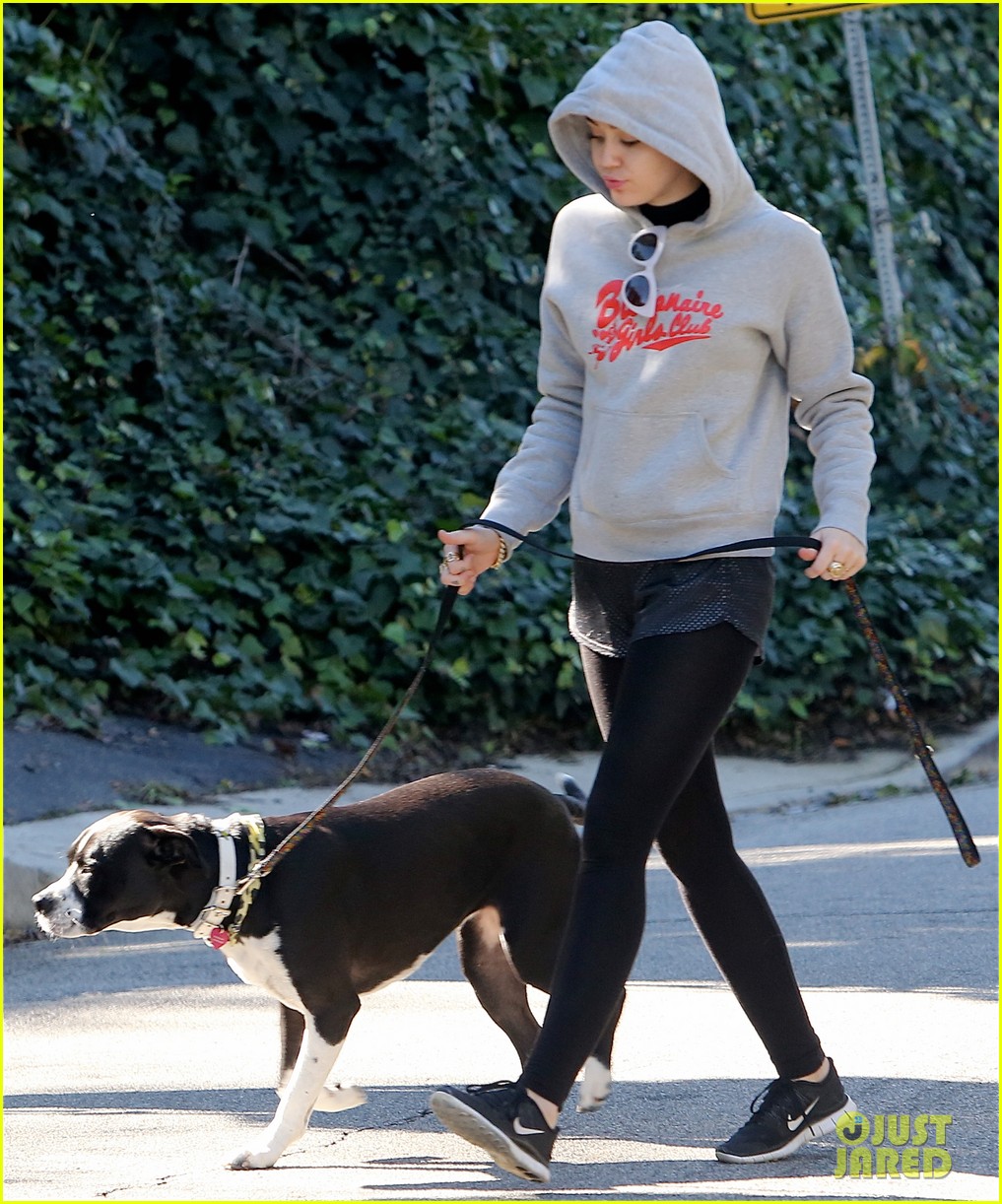 miley cyrus starts her day off with fairy tales 05
