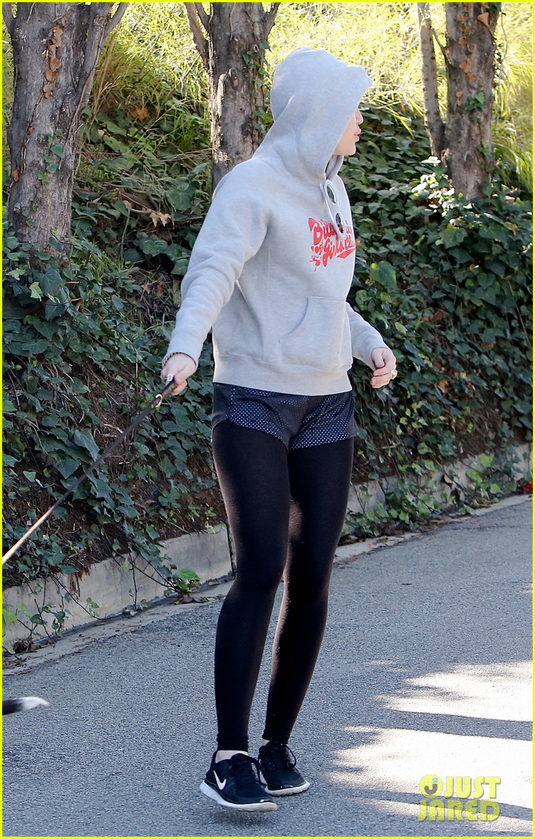 miley cyrus starts her day off with fairy tales 12