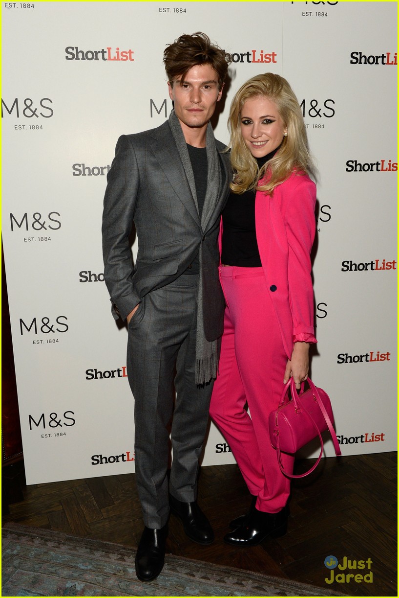 oliver cheshire pixie lott moschino london coll shows 01
