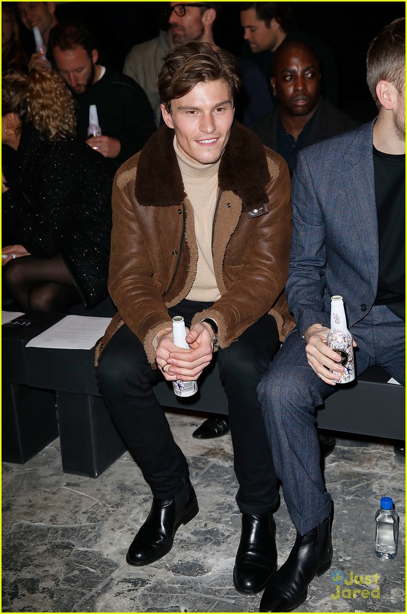 oliver cheshire pixie lott moschino london coll shows 07