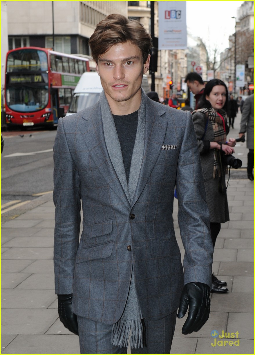 oliver cheshire pixie lott moschino london coll shows 11