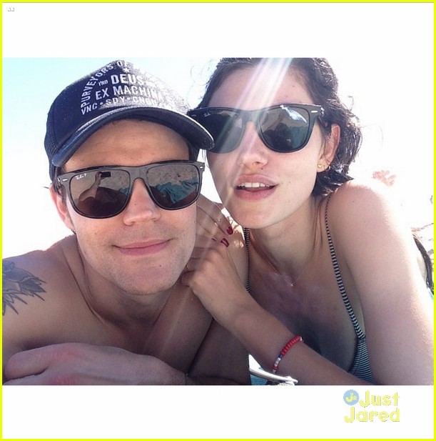 paul wesley goes shirtless in beach pic with phoebe tonkin 03