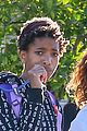 willow smith flashes a peace sign 04