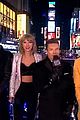 taylor swift warms up with ryan seacrests coat on new years eve 01