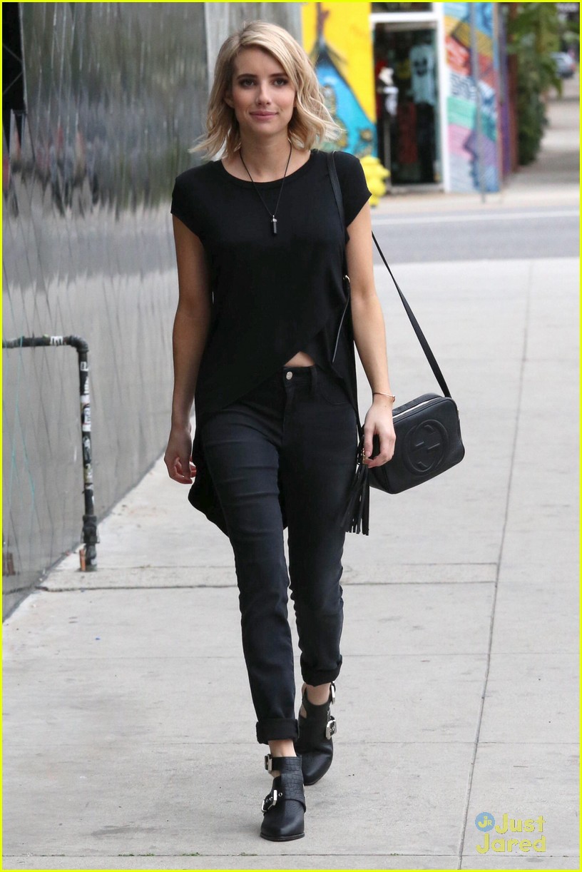 emma roberts shops at urban outfitters 07