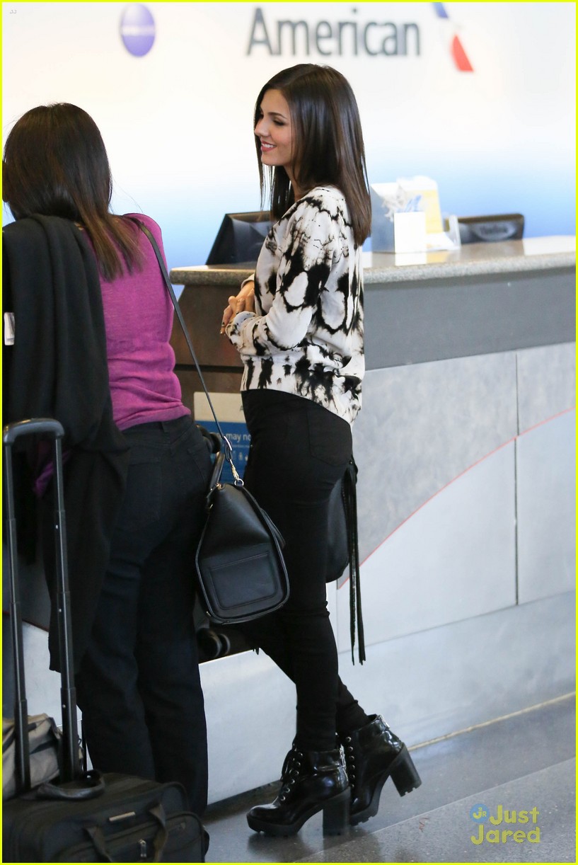 victoria justice flies out nyc live appearance 05