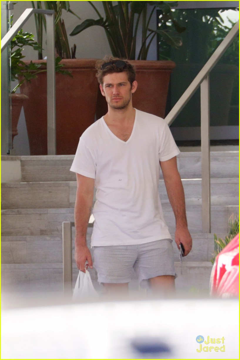 alex pettyfer goes shirtless sexy for miami beach day 04