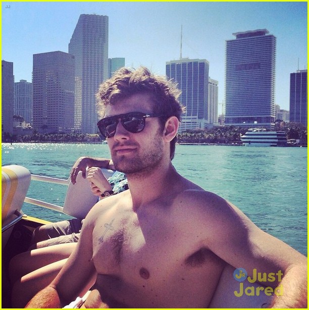 alex pettyfer goes shirtless sexy for miami beach day 07