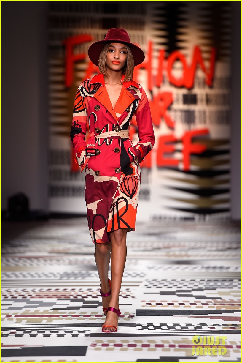 naomi campbell jourdan dunn more hit the runway at fashion for relief 21